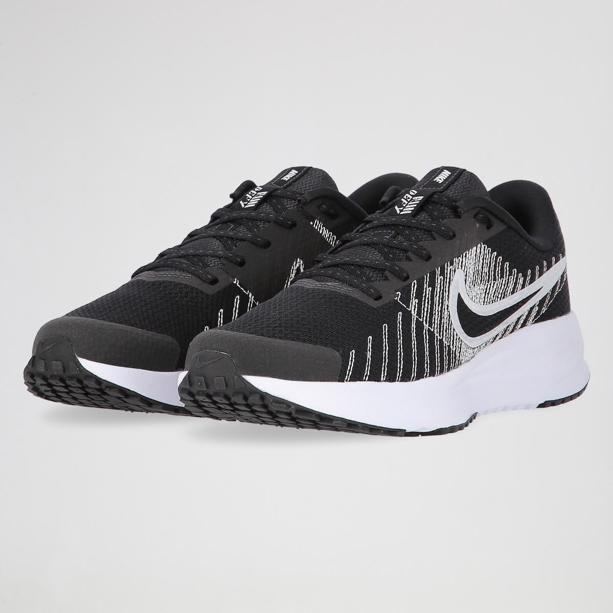 Zapatillas Nike Running Black & White | Amortiguación y Rendimiento Diario